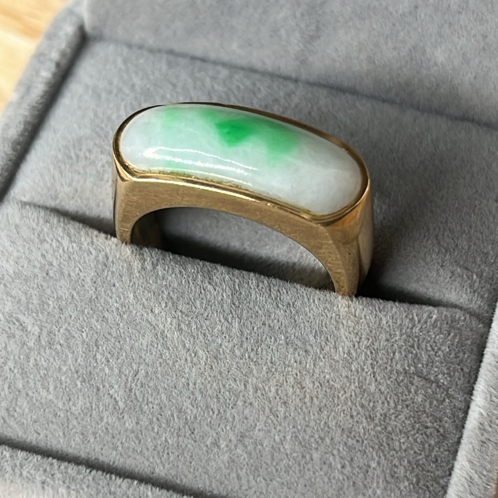 VINTAGE 14K GOLD JADE SADDLE RING